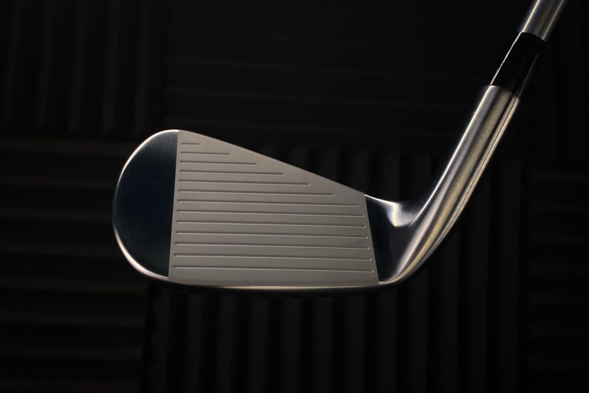 MP」シリーズ史上最もテクノロジーを駆使した 「MIZUNO PRO」221、223
