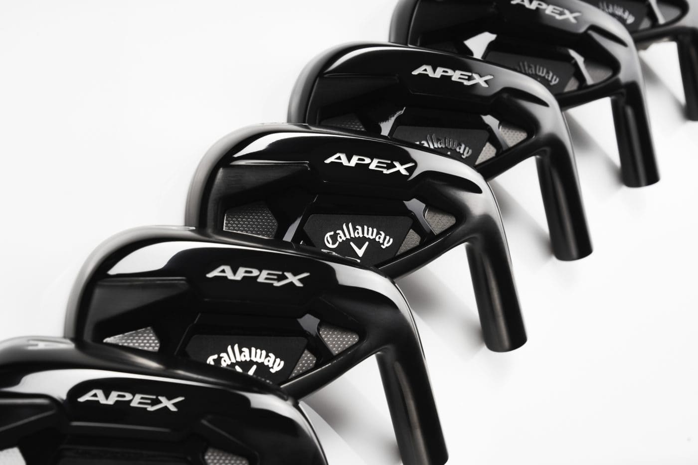 キャロウェイAPEX pro 2019 usモデル　ブラックアイアンセット カッコよさをとるか？それとも傷が目立たないほうをとるか？ブラック