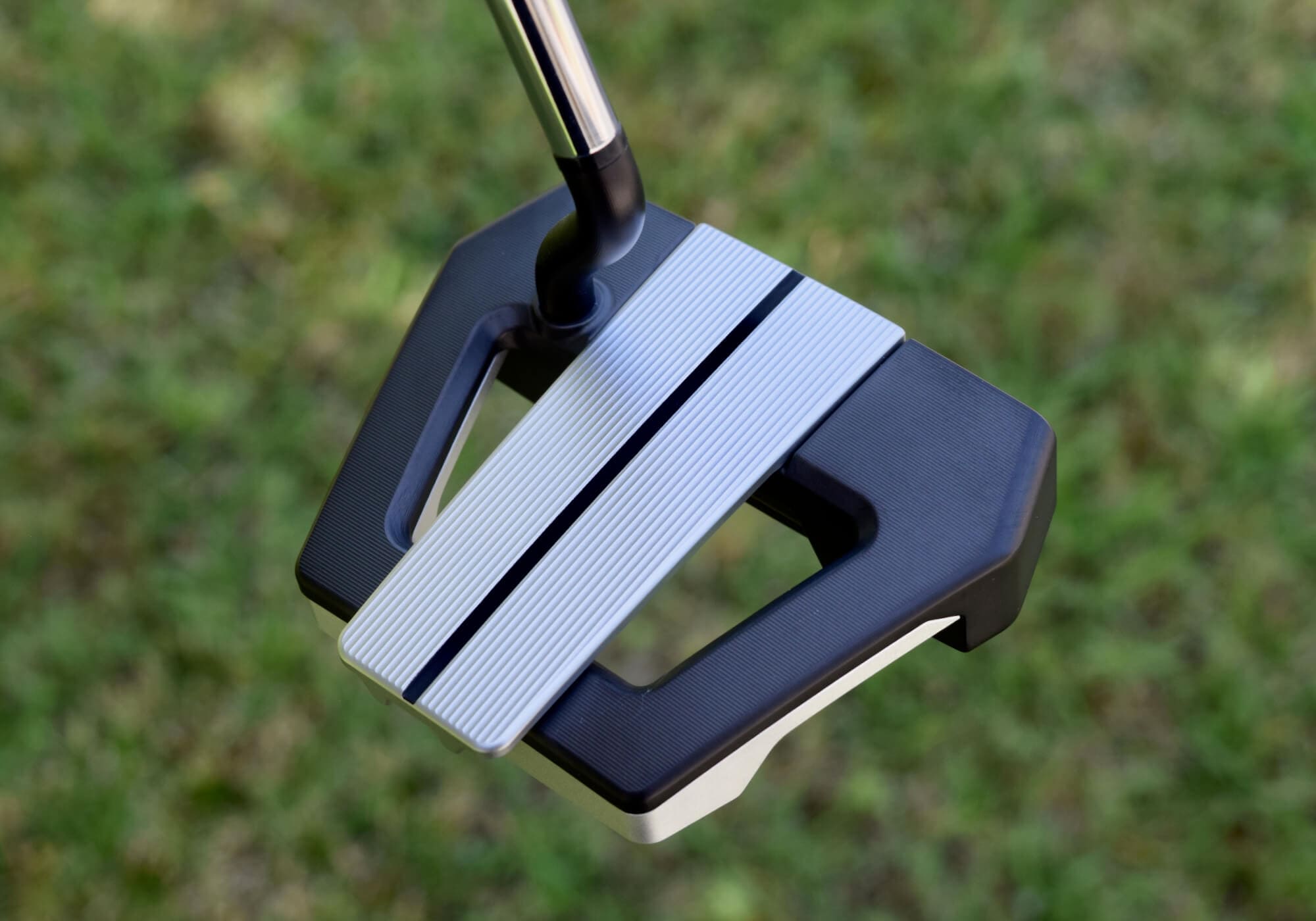 PXG「Allan」パター登場！ゼロトルク設計がもたらす革新と挑戦