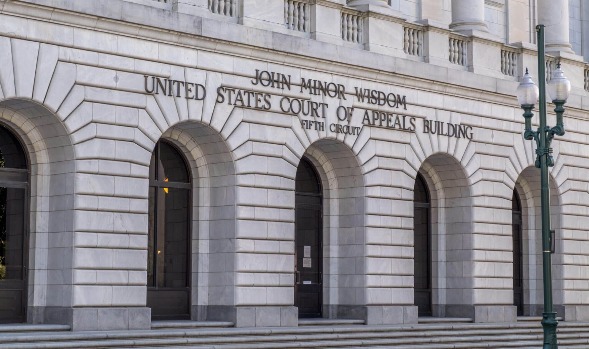 アメリカ第五巡回控訴裁判所の建物外観（ジョン・マイナー・ウィズダム裁判所ビル）