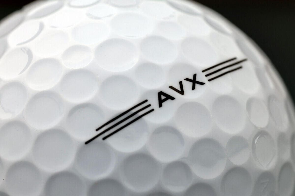 タイトリスト「AVX」ゴルフボール2026｜プロV1とは異なる低スピン設計